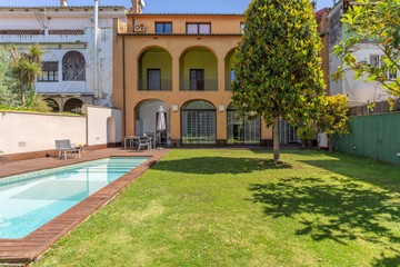 living - Casa / villa de 567m² en venta en Pla de l'Estany, Girona - featured