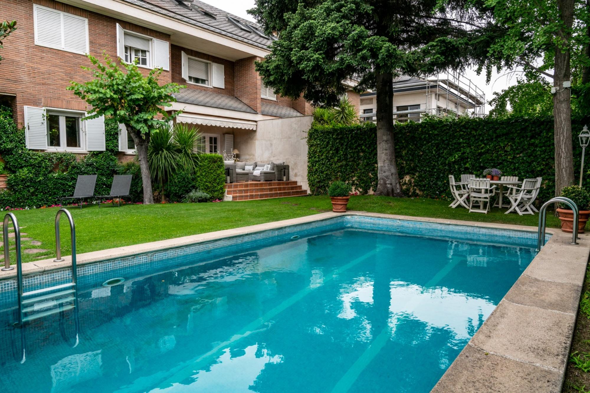 living - Casa / villa de 432m² con 70m² de jardín en venta en Hispanoamérica - gallery - 4