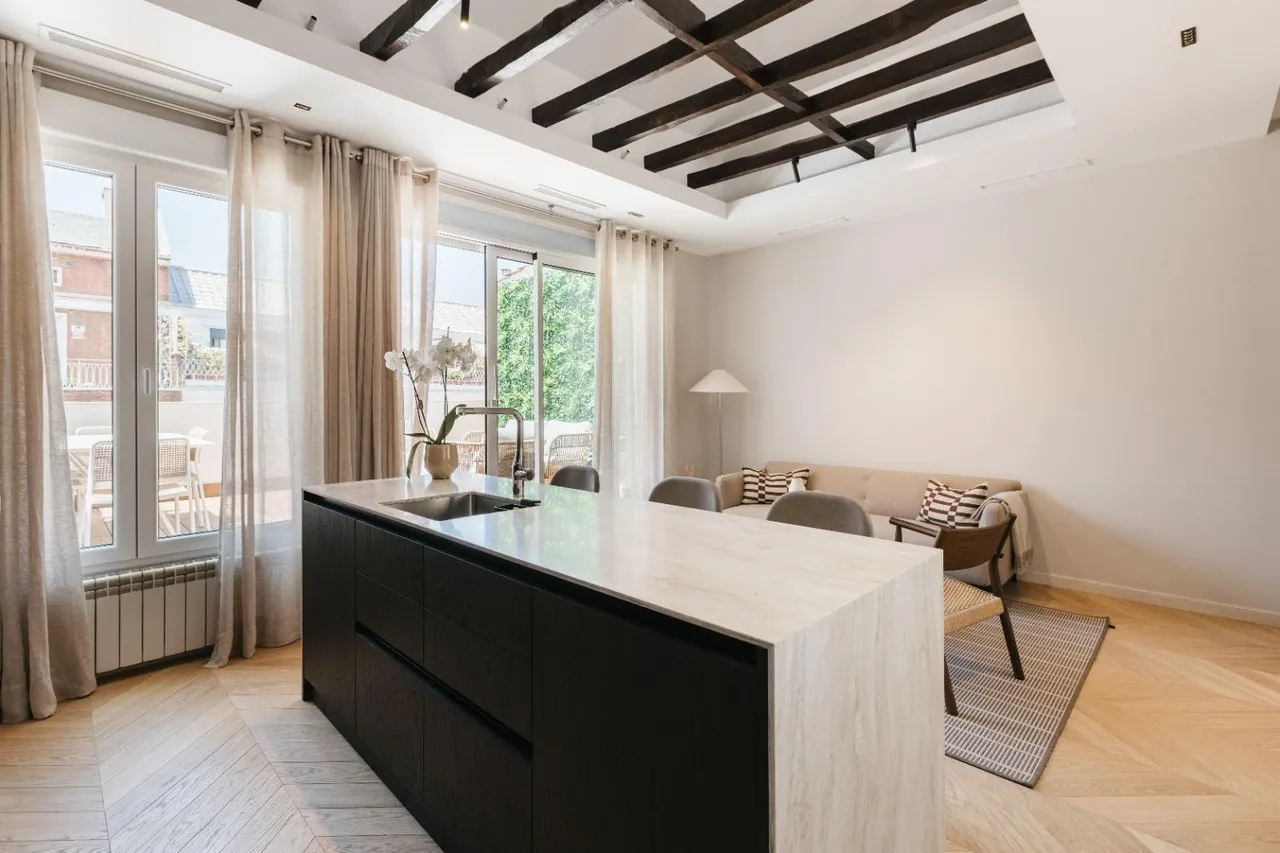living - Piso de 143m² en alquiler en Castellana, Madrid - gallery - 6