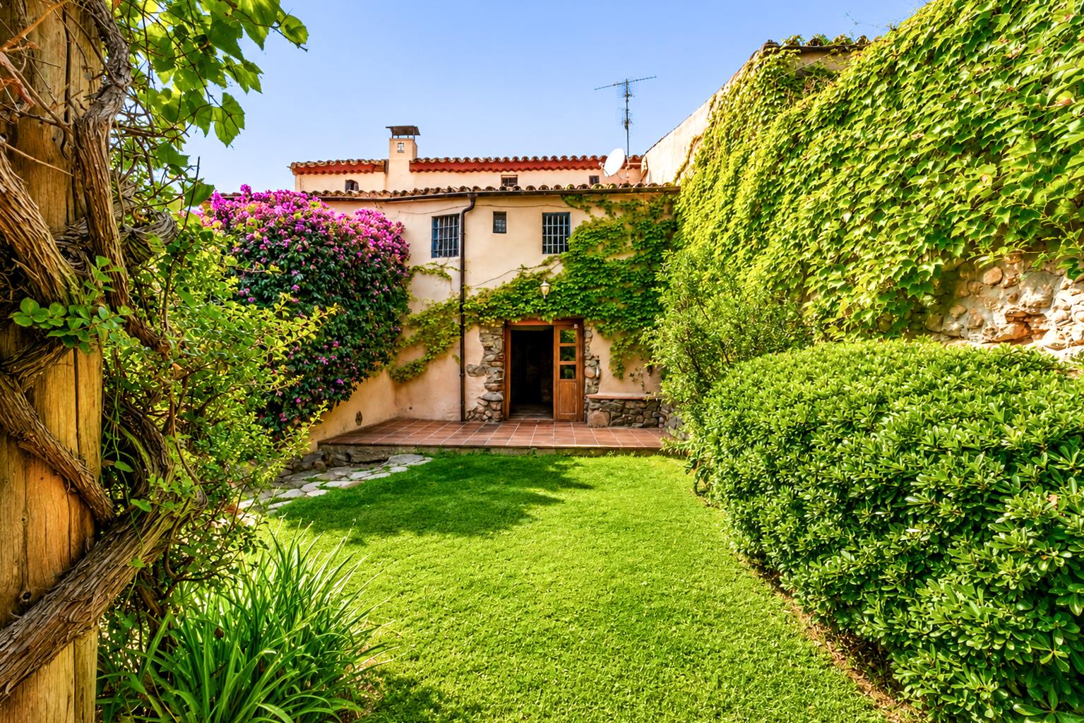living - 692m² country house for sale in Penedès, Barcelona - gallery thumbnail - 7