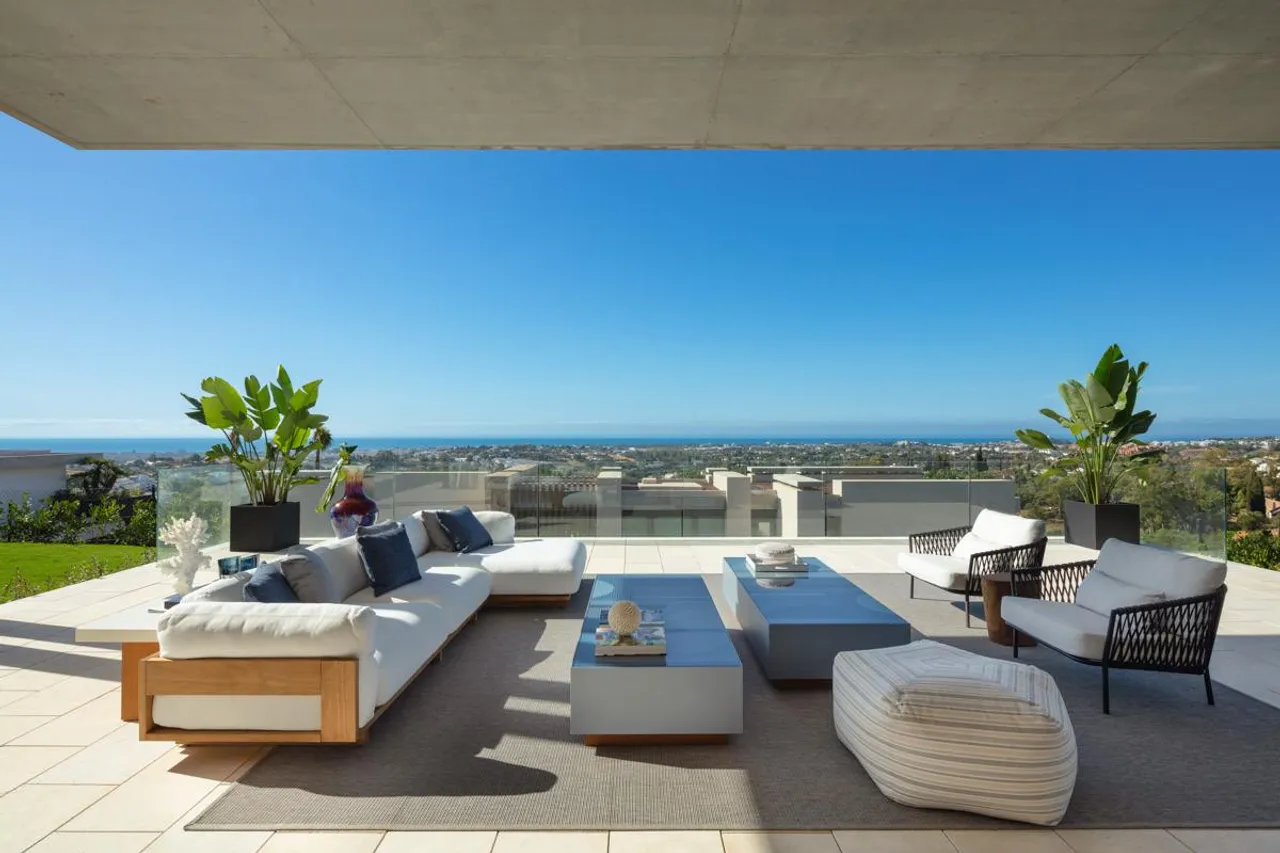 living - Casa / villa de 851m² con 293m² terraza en venta en Quinta - gallery - 2
