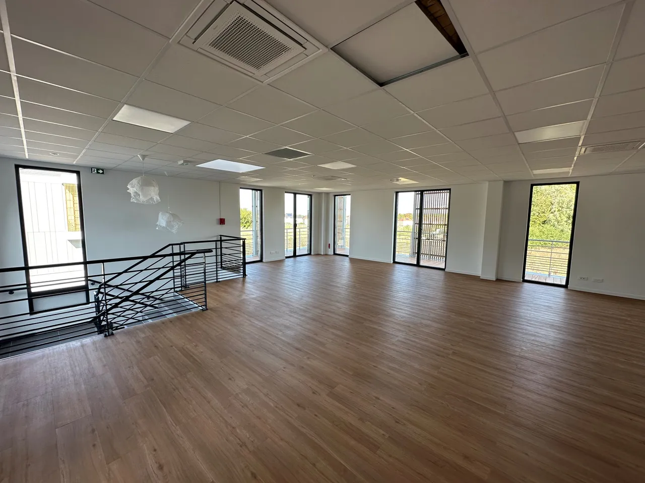 logistics - Light Industrial Premises / Offices For Rent - gallery - 7