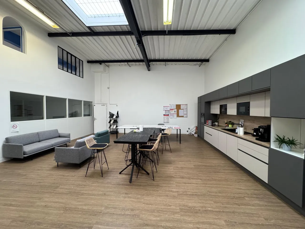 logistics - Light Industrial Premises / Offices For Sale - gallery - 4