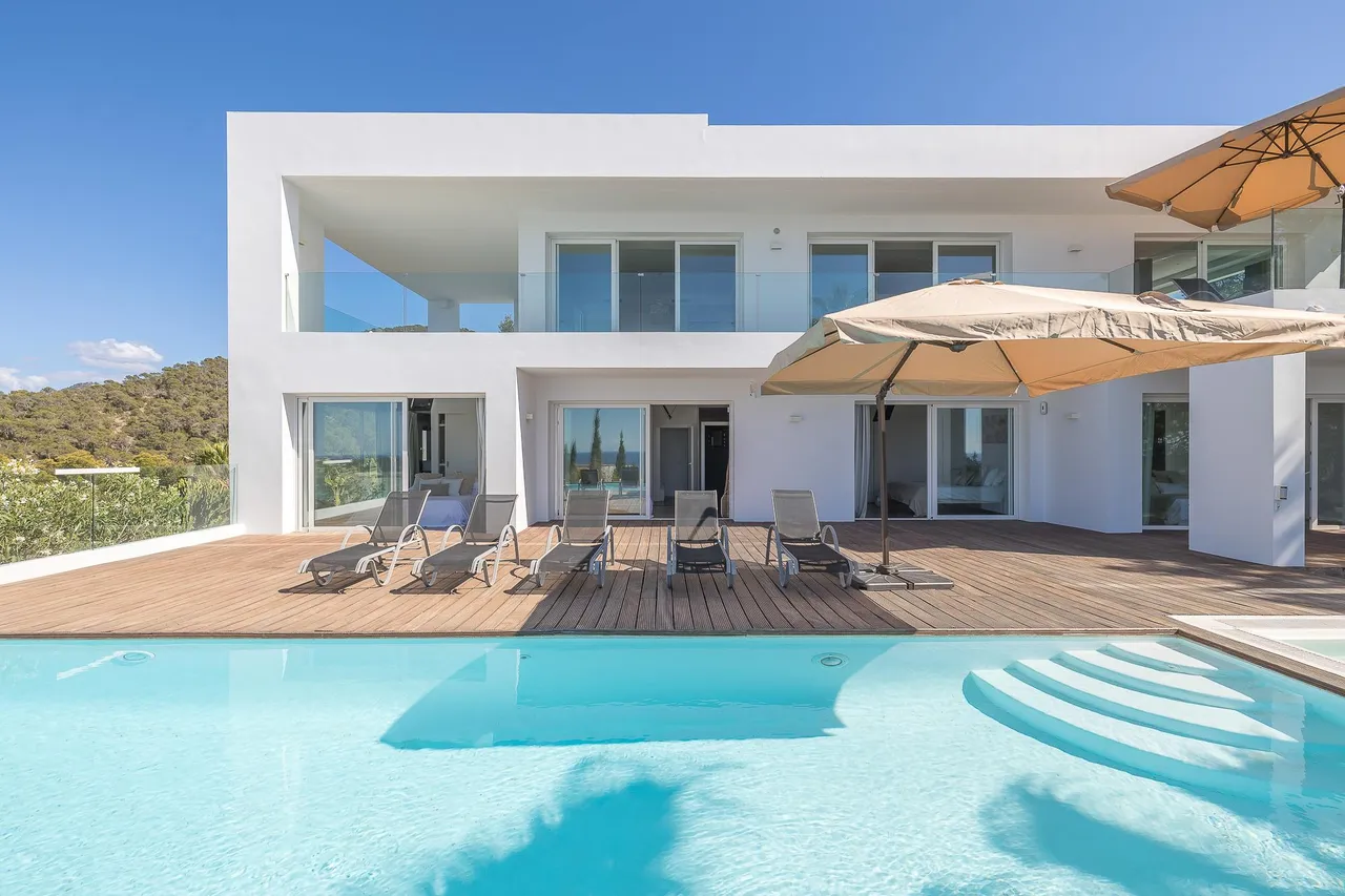 living - 1,100m² house / villa for sale in San José - gallery - 3