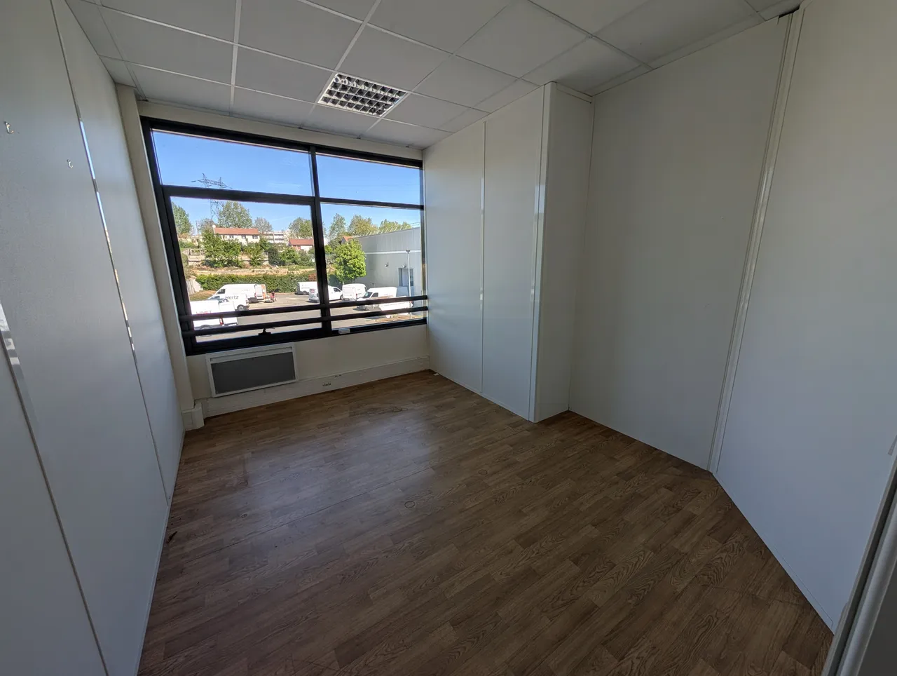 logistics - Light Industrial Premises / Offices For Rent - gallery - 9