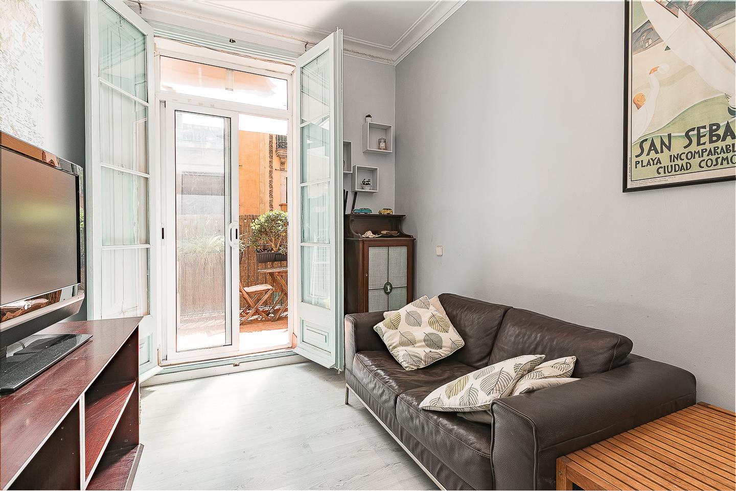 living - Piso de 109m² en venta en Gótico, Barcelona - gallery thumbnail - 2