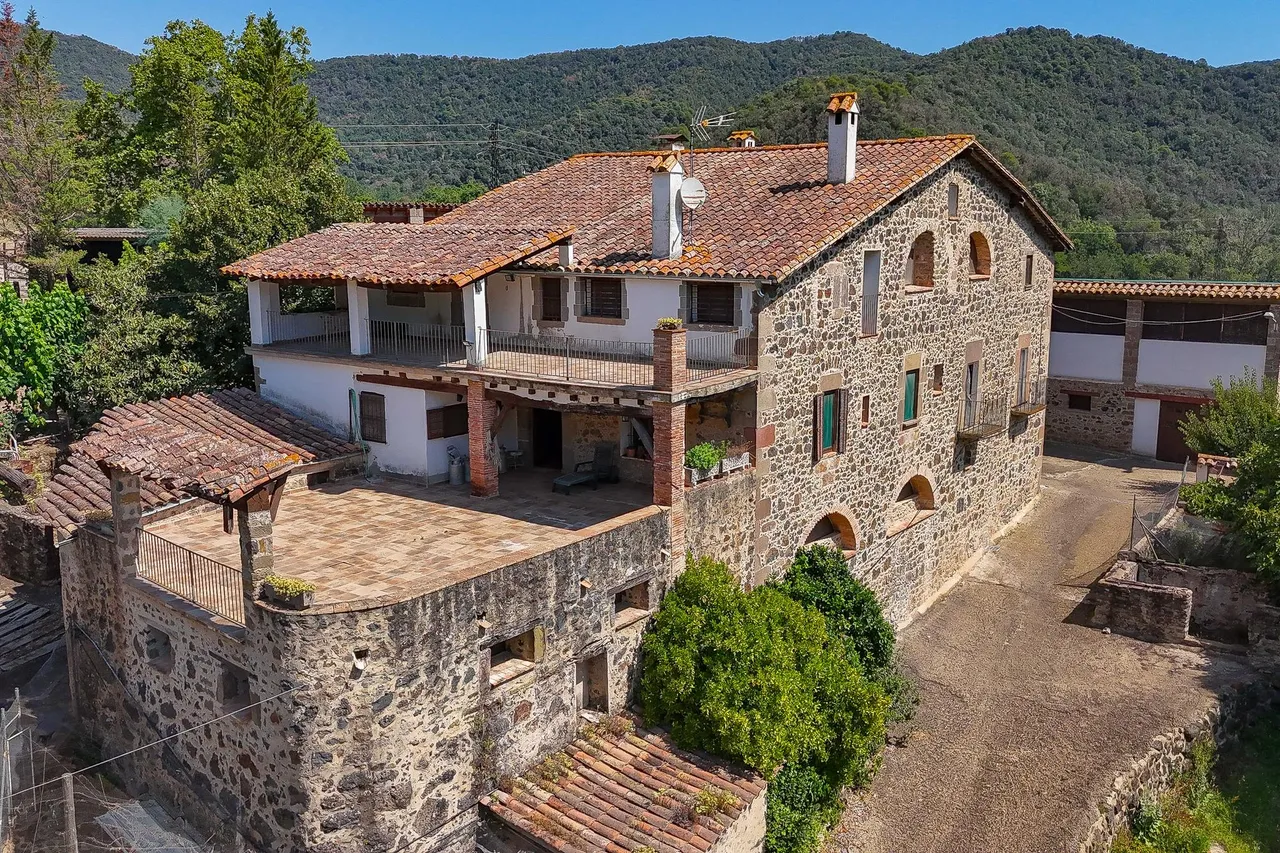 living - 1,014m² country house for sale in La Garrotxa, Girona - gallery - 3