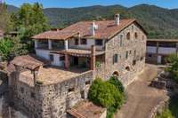 living - Casa rural de 1,014m² en venta en La Garrotxa, Girona - gallery thumbnail - 3