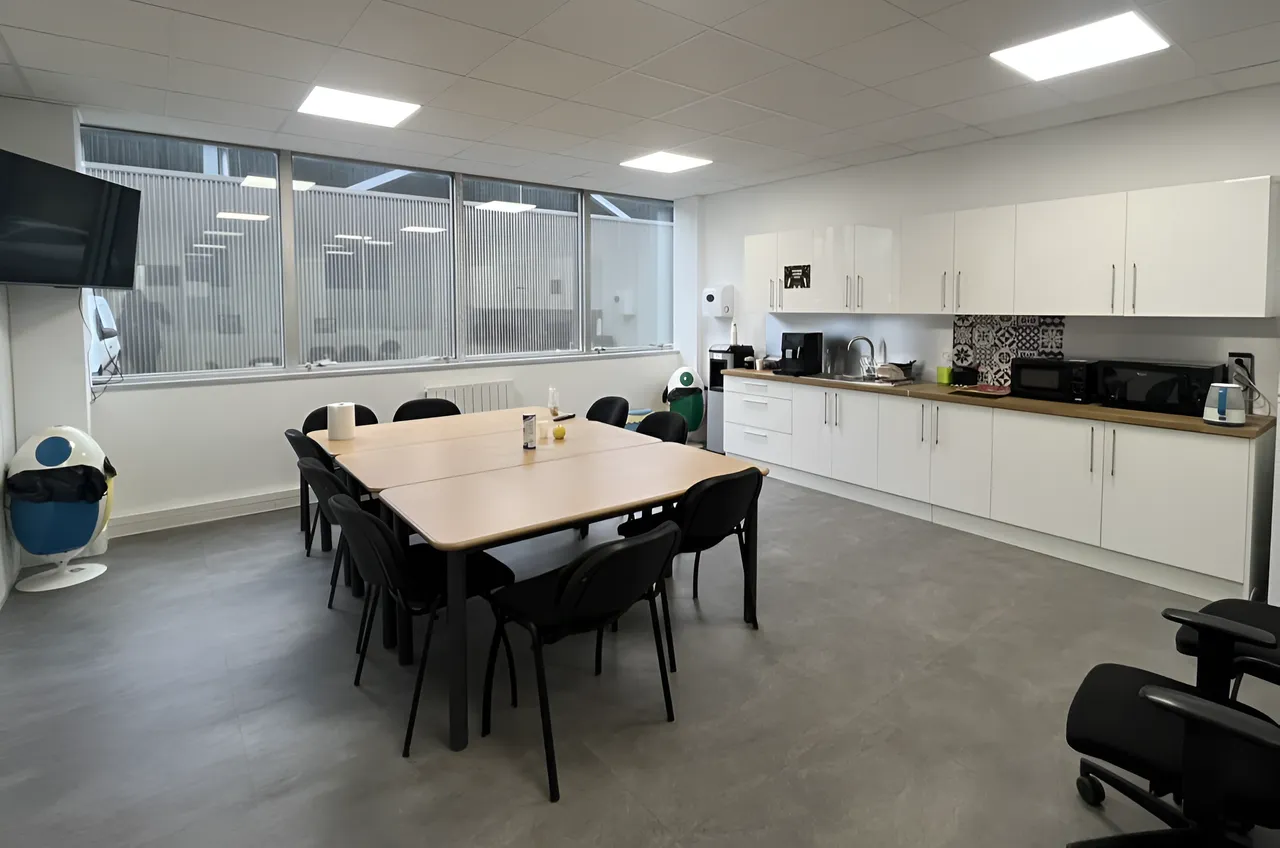 logistics - Warehouse / Offices For Rent - gallery - 4