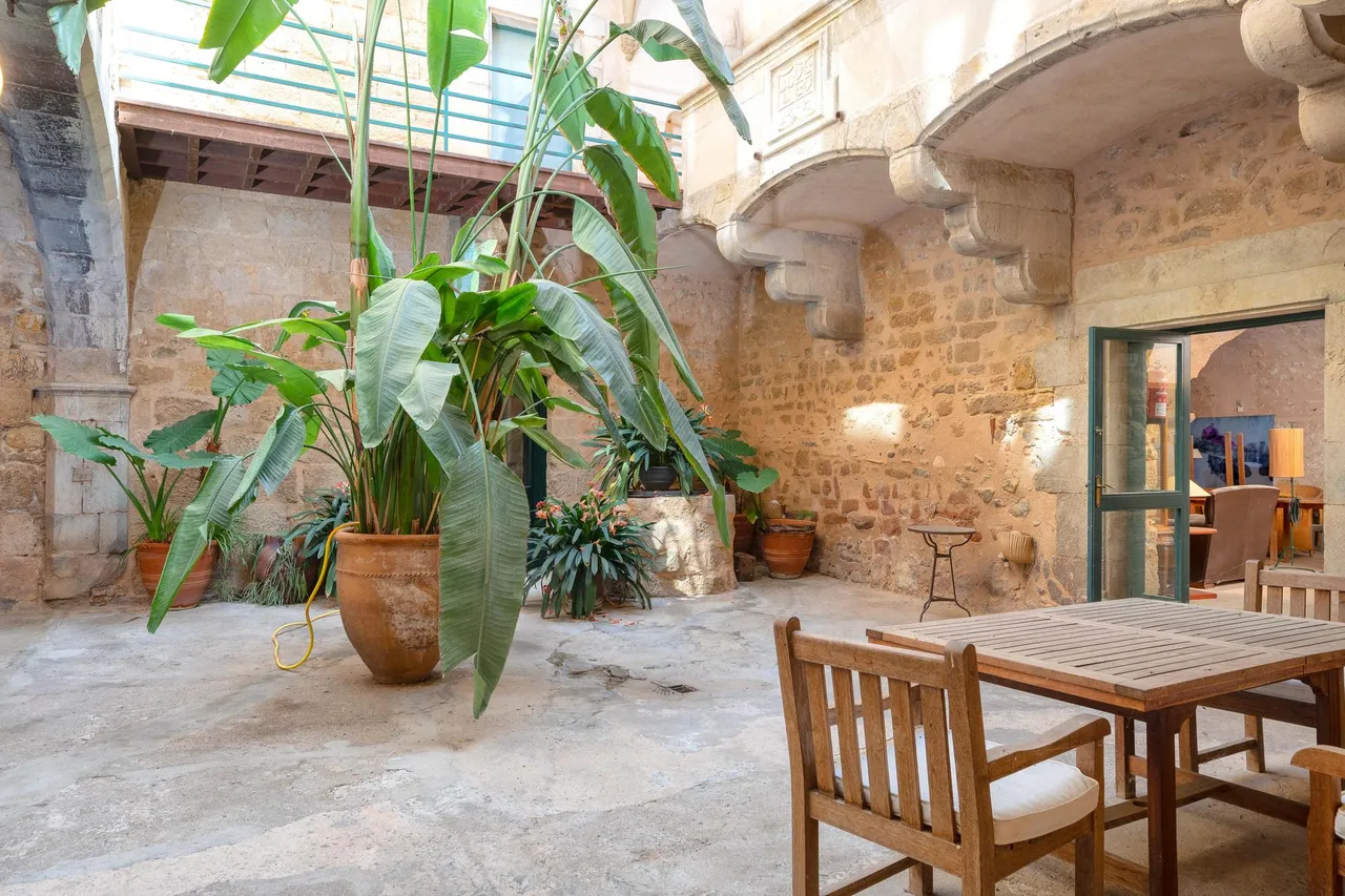 living - Castillo / palacio de 1,915m² en venta en Alt Empordà - gallery - 6