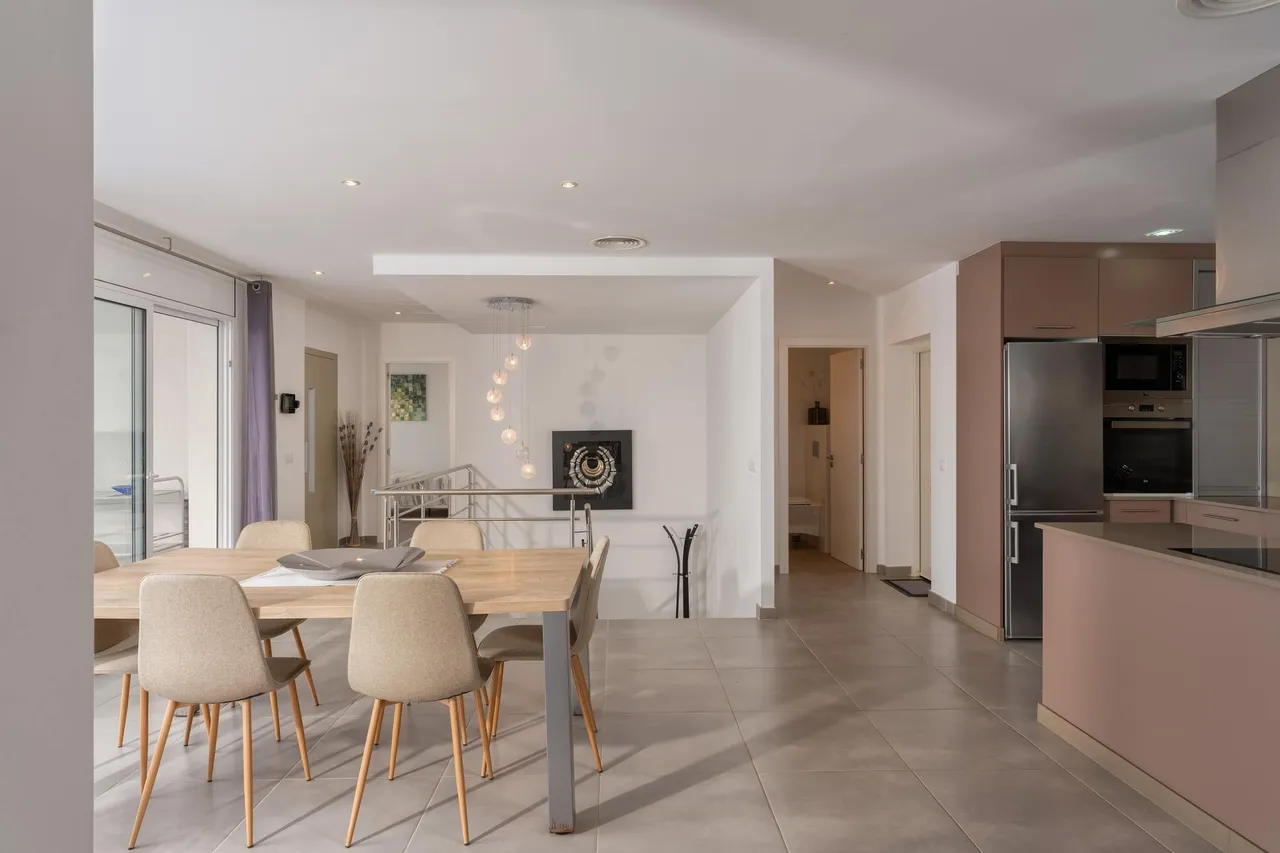 living - Casa / villa de 384m² en venta en Bahía de Rosas - gallery - 8