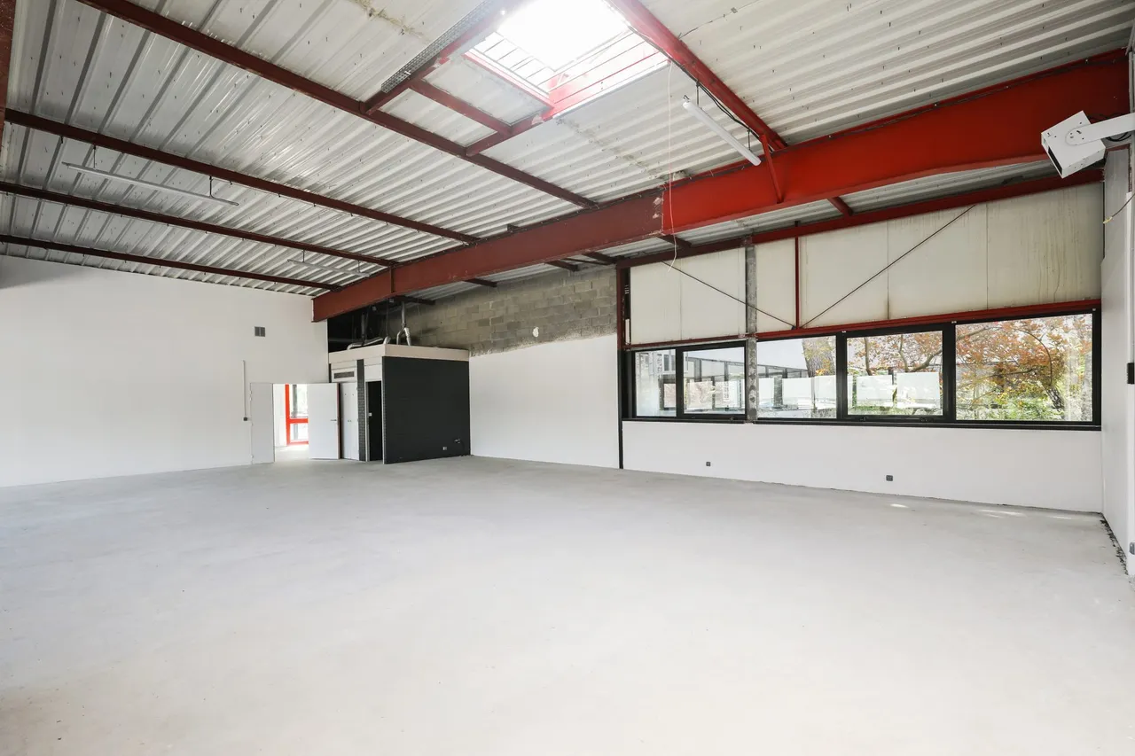 logistics - Light Industrial Premises / Offices For Rent - gallery - 3