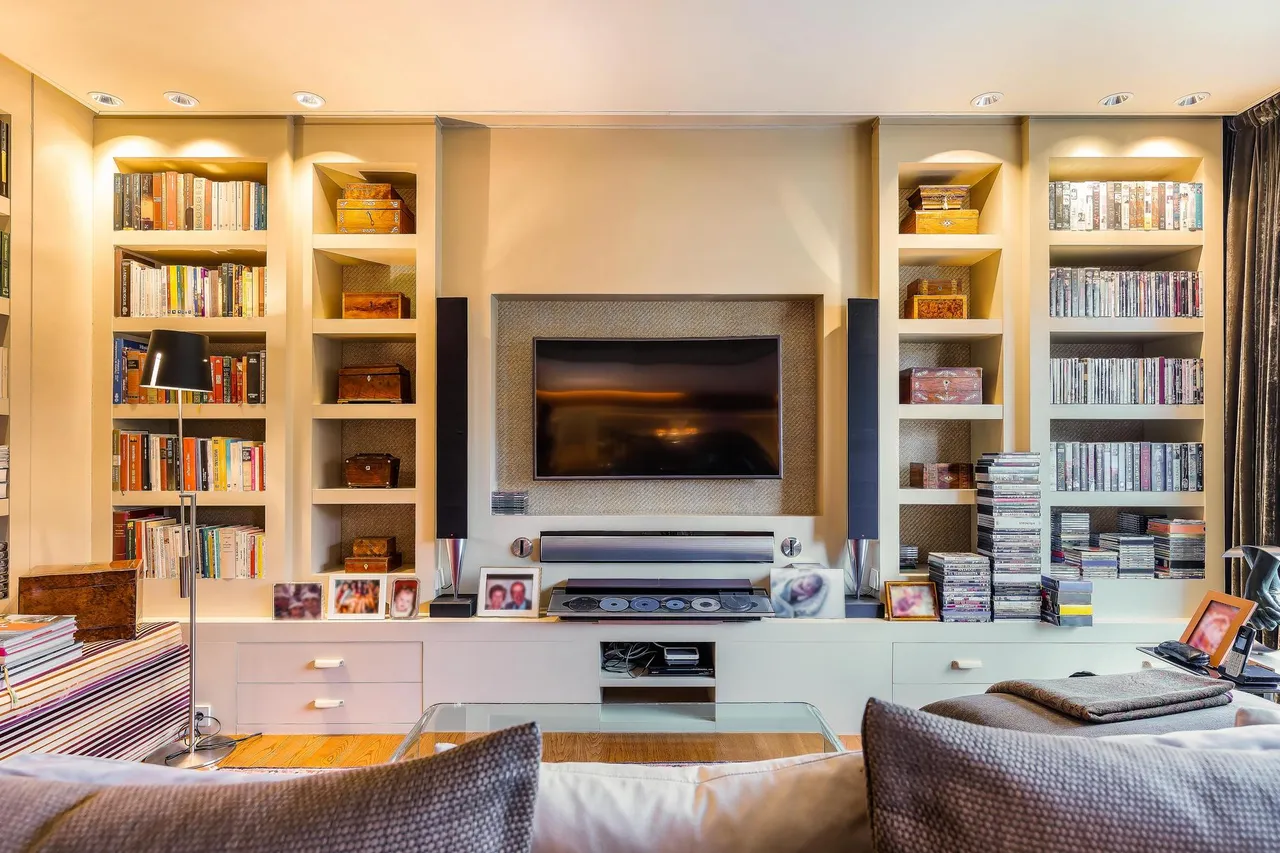 living - 376 m² apartment for sale in Tres Torres, Barcelona - gallery - 5