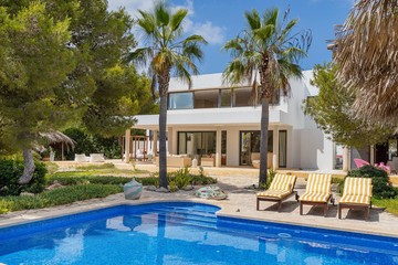 living - 250m² house / villa for rent in Formentera - featured
