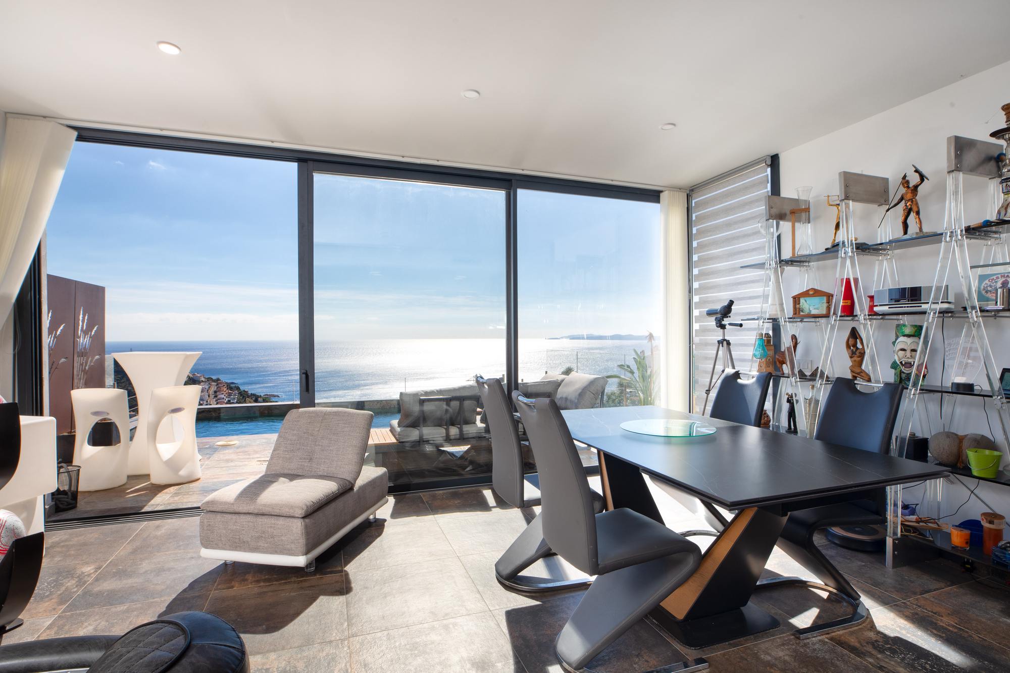 living - 219m² house / villa for sale in Bay of Roses, Costa Brava - gallery thumbnail - 2