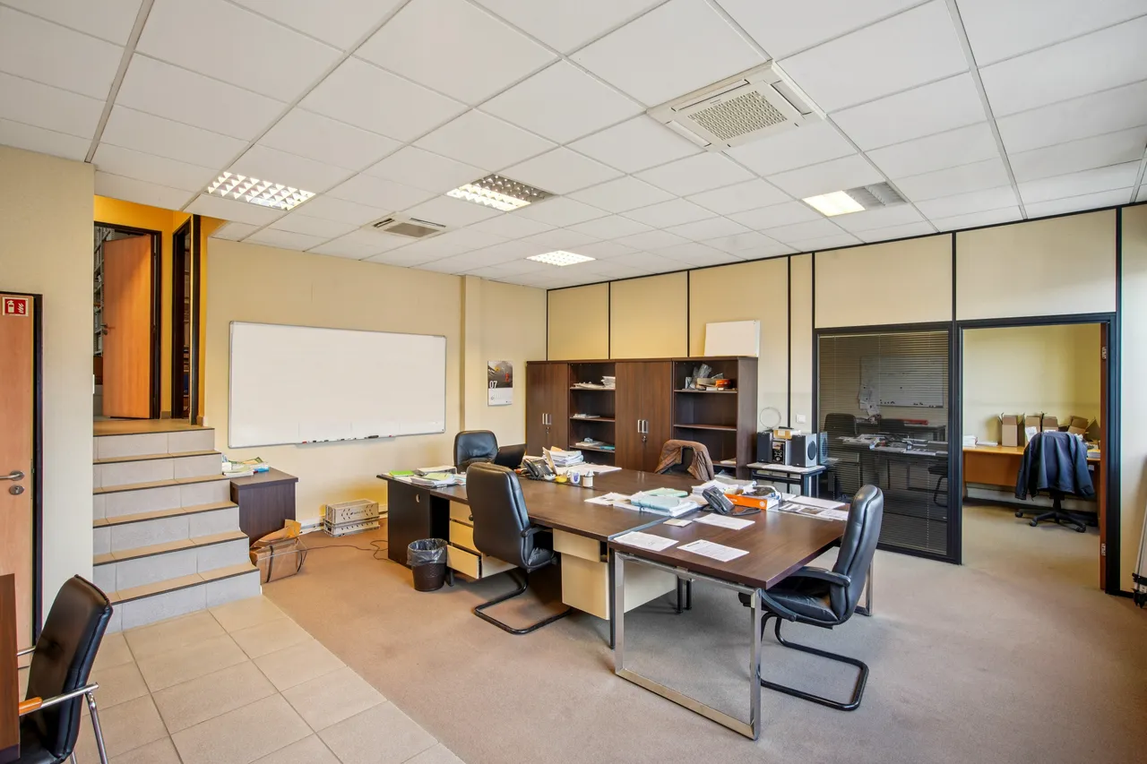 logistics - Light Industrial Premises / Offices For Sale - gallery - 10