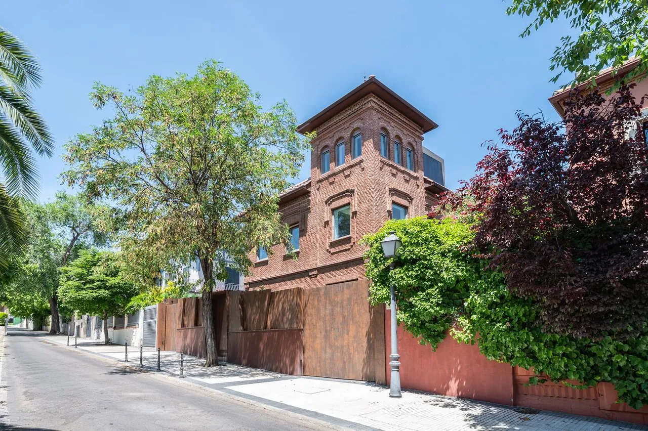 living - 450m² house / villa with 50m² garden for sale in Niño Jesús - gallery - 2