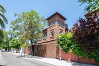 living - 450m² house / villa with 50m² garden for sale in Niño Jesús - gallery thumbnail - 2