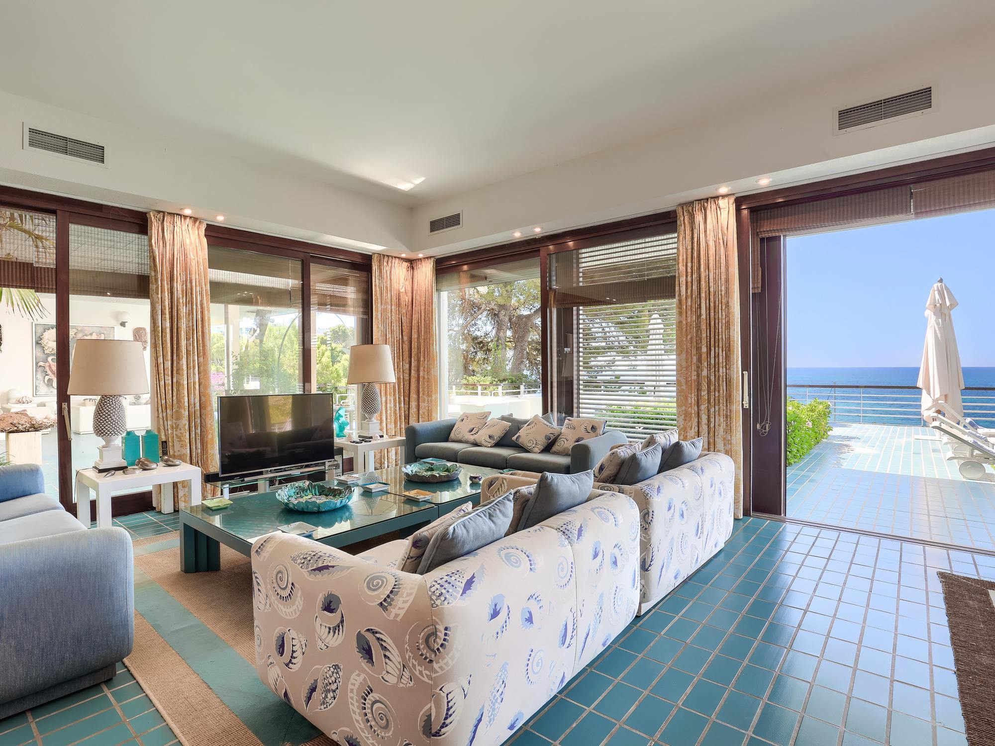 living - 1,146m² house / villa for sale in Capdepera - gallery thumbnail - 7