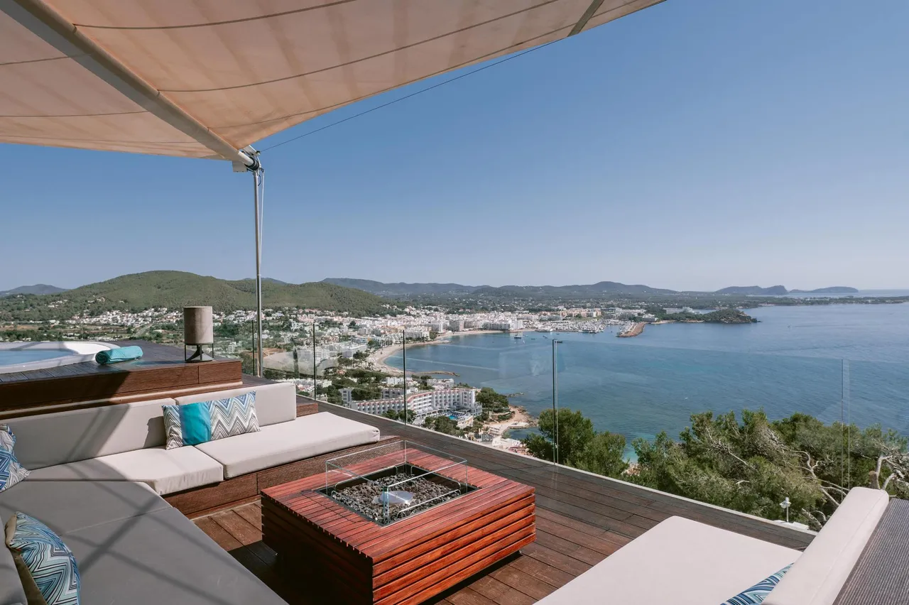living - Casa / villa de 1,013m² en venta en Santa Eulalia - gallery - 8