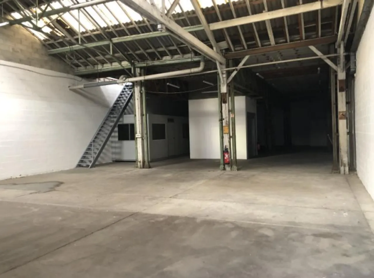 logistics - Entrepôt À Louer - gallery - 2