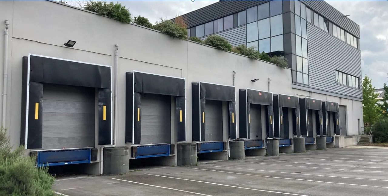 logistics - Courier Warehouse For Rent - gallery - 6