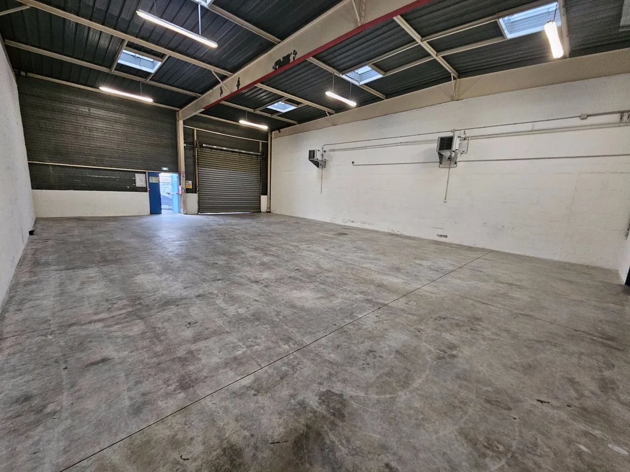 logistics - Light Industrial Premises / Offices For Rent - gallery - 3