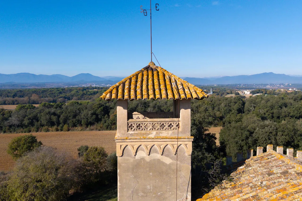 living - 909m² country house for sale in El Gironés, Girona - gallery - 7