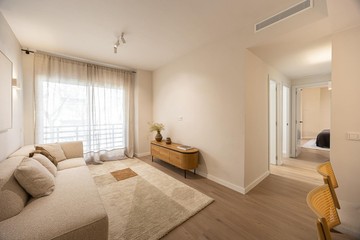living - Piso de 84m² en venta en Poble Sec, Barcelona - featured
