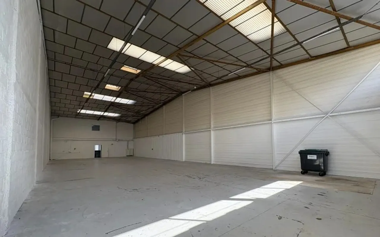 logistics - Light Industrial Premises / Offices For Rent - gallery - 3