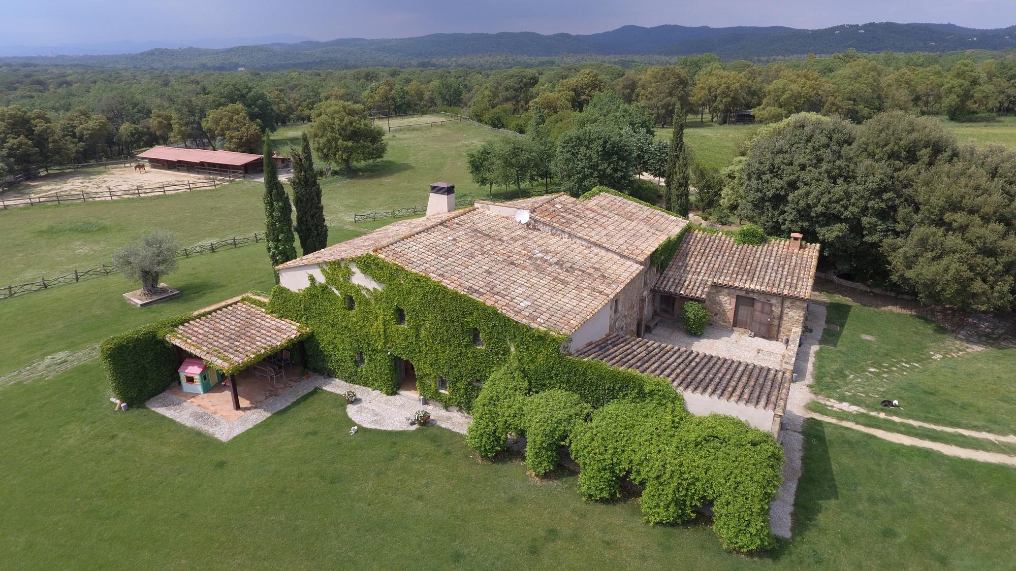 living - Casa rural de 784m² en venta en La Selva, Girona - featured