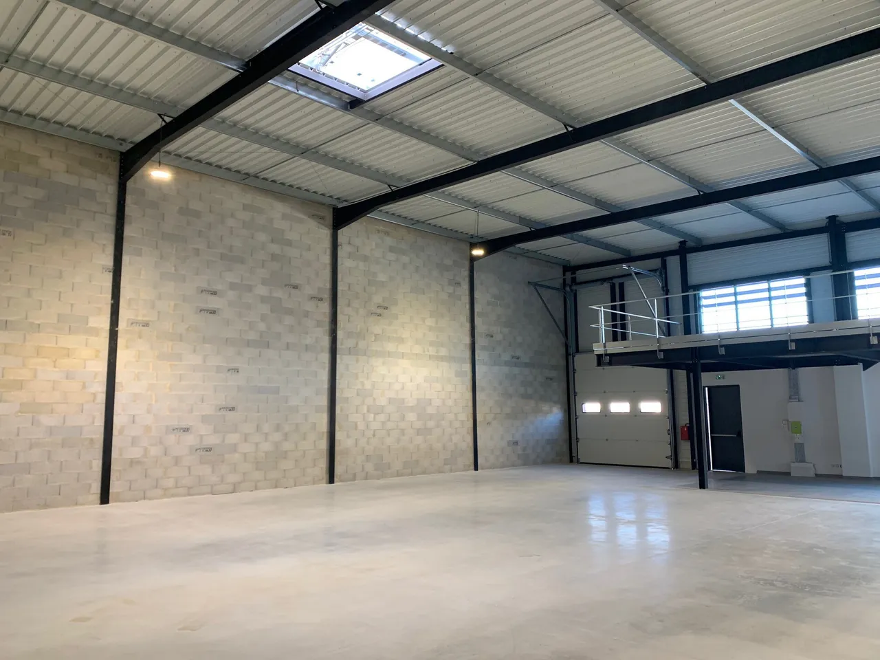 logistics - Activity Facility For Rent - gallery - 2