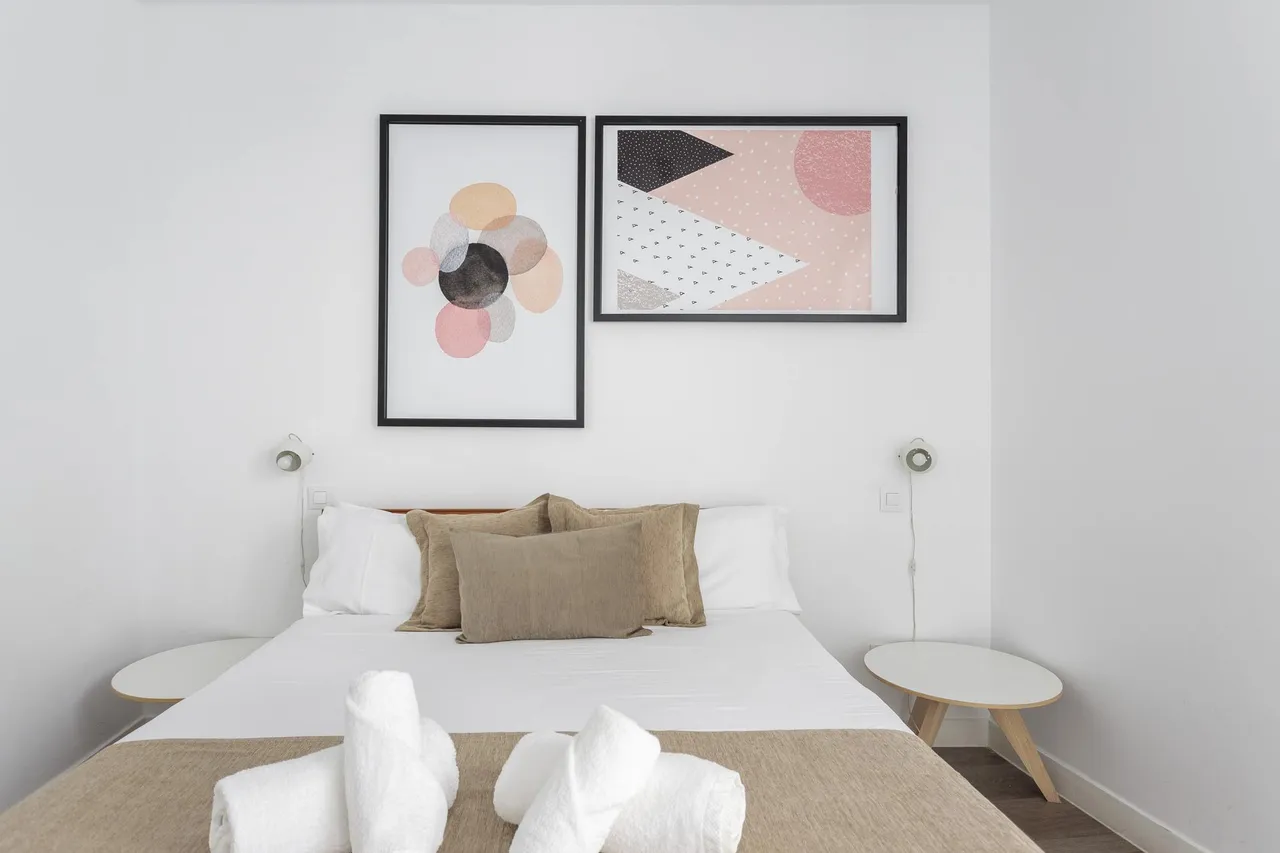 living - Piso de 55m² en alquiler en Sol, Madrid - gallery - 3