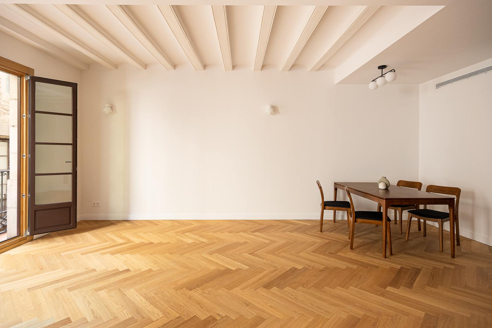 living - Piso de 125m² en venta en Gótico, Barcelona - gallery thumbnail - 4