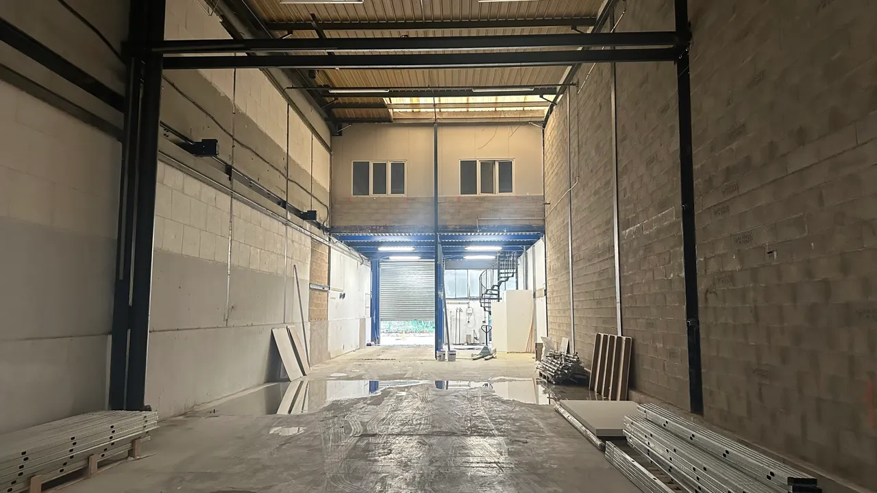 logistics - Light Industrial Premises / Offices For Rent - gallery - 5