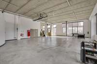 logistics - Activités / Bureaux À Louer - gallery thumbnail - 6