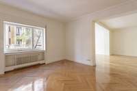 living - Piso de 350m² en alquiler en Almagro, Madrid - gallery thumbnail - 7