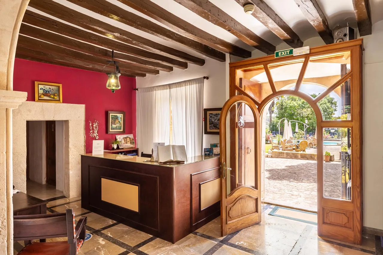 living - 2,134m² hotel for sale in Algaida, Balearic Islands - gallery - 6