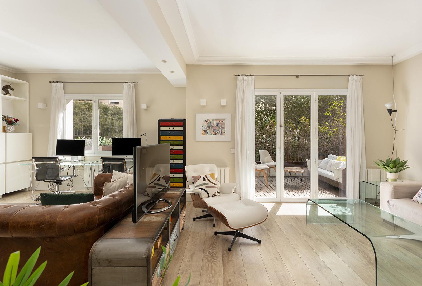 living - 150m² apartment with 10m² terrace for sale in Pedralbes - gallery thumbnail - 9
