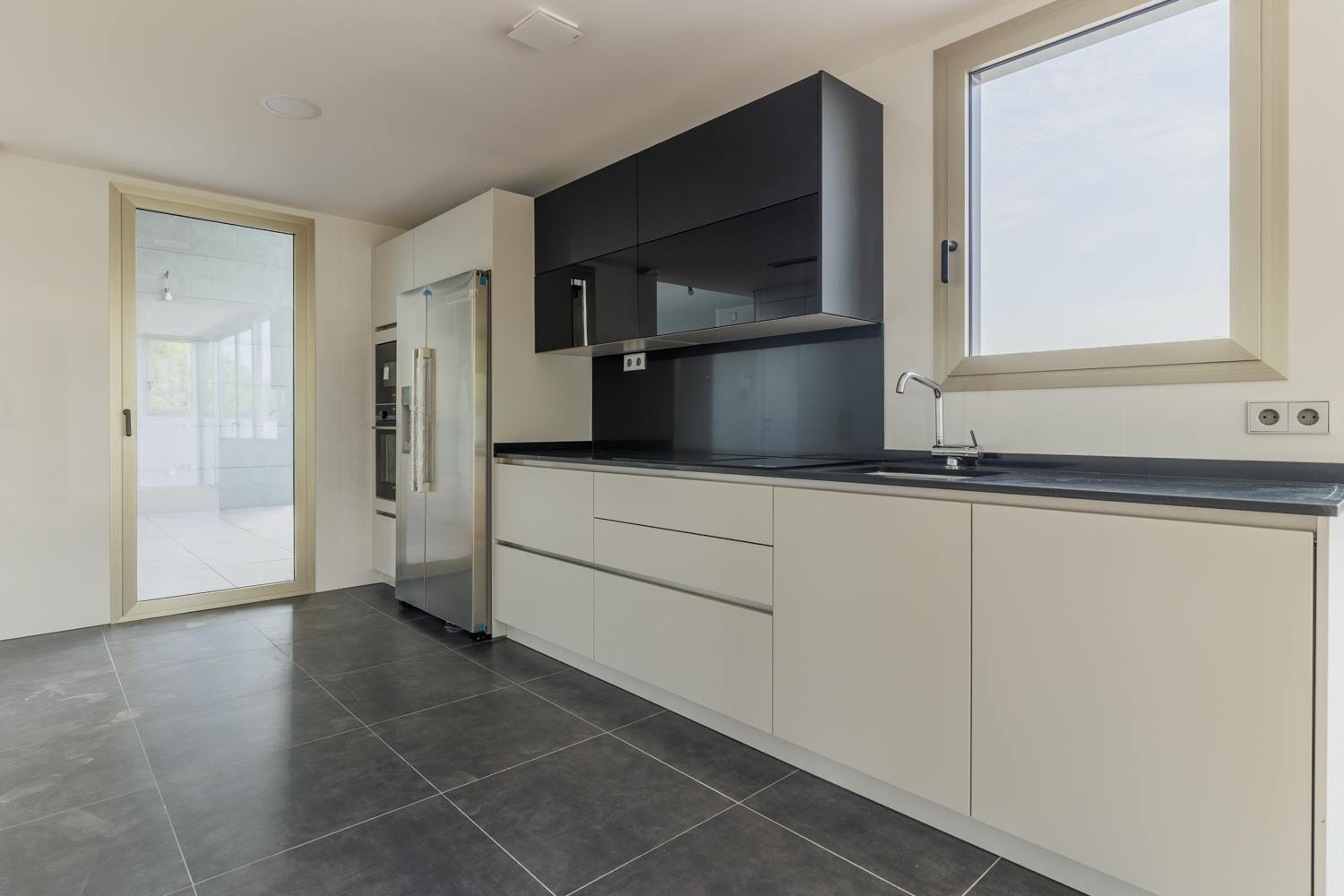 living - Ático de 186m² con 150m² terraza en venta en Majadahonda - gallery thumbnail - 6