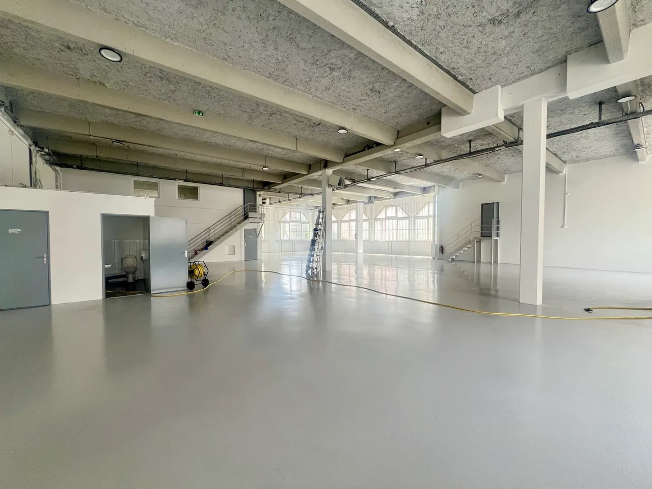 logistics - Warehouse / Offices For Rent - gallery - 3