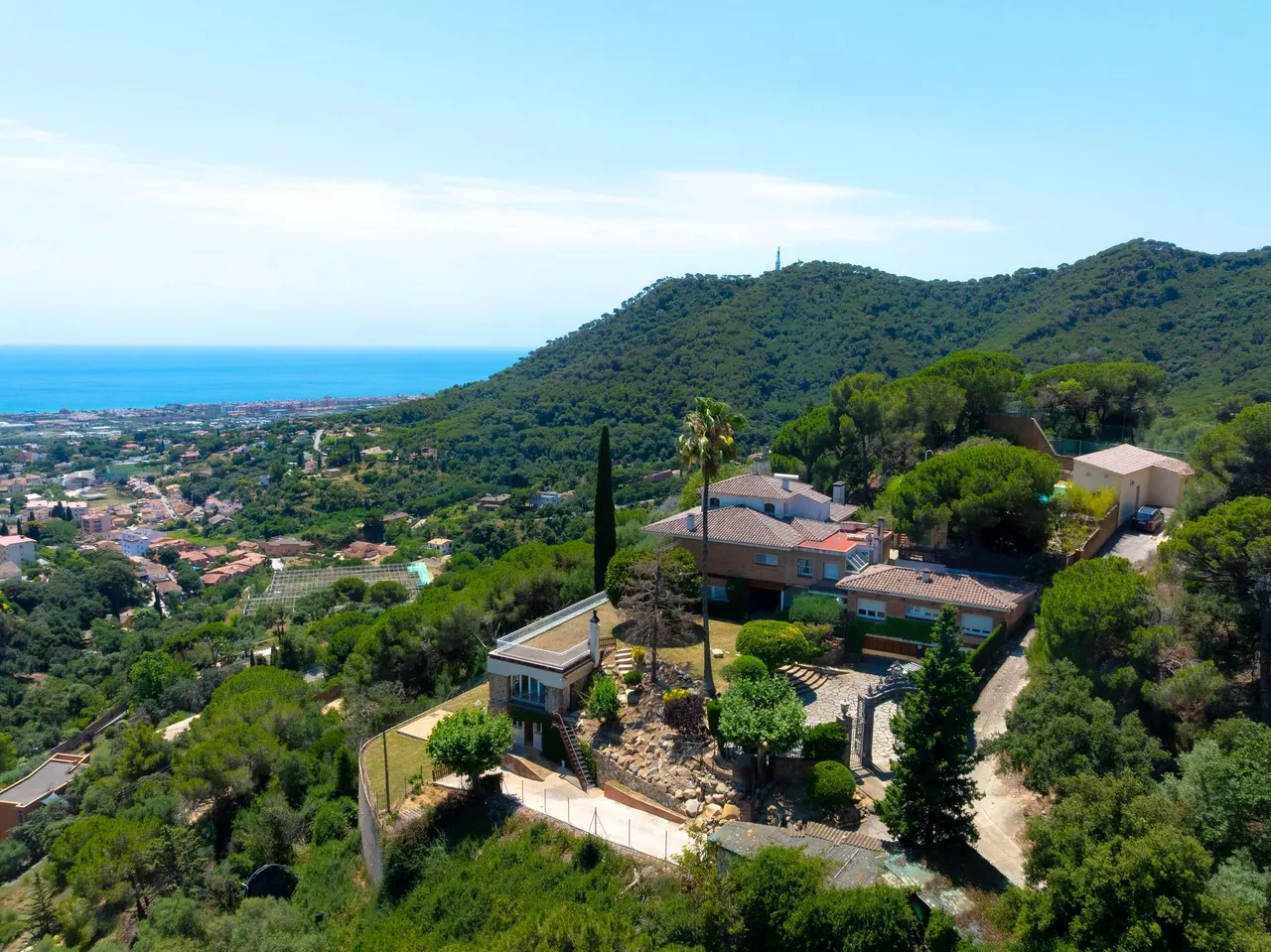 living - Casa / villa de 1,744m² en venta en Cabrera de Mar - gallery - 3