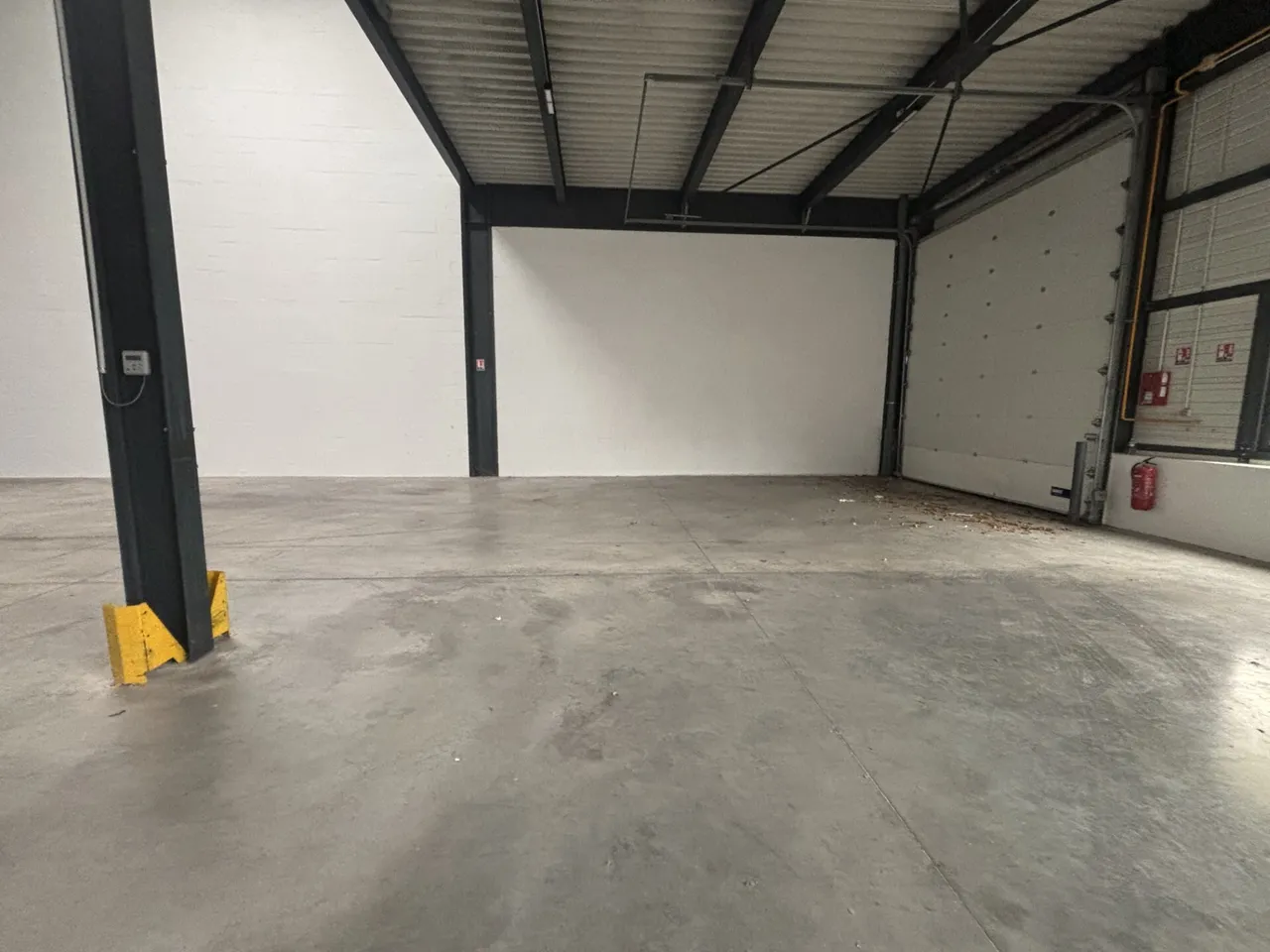 logistics - Light Industrial Premises / Offices For Rent - gallery - 3