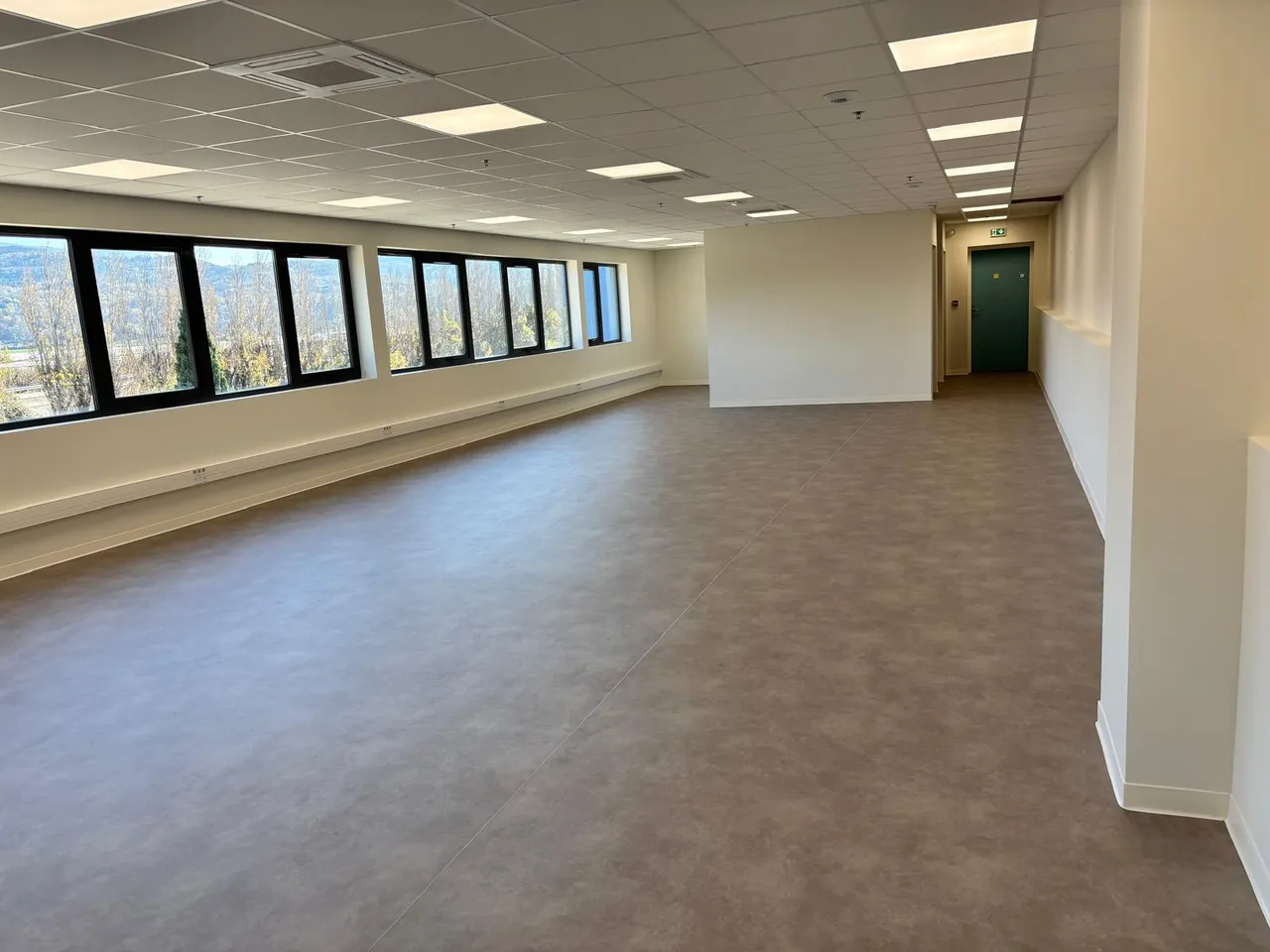logistics - Logistics Warehouse For Rent - gallery - 7