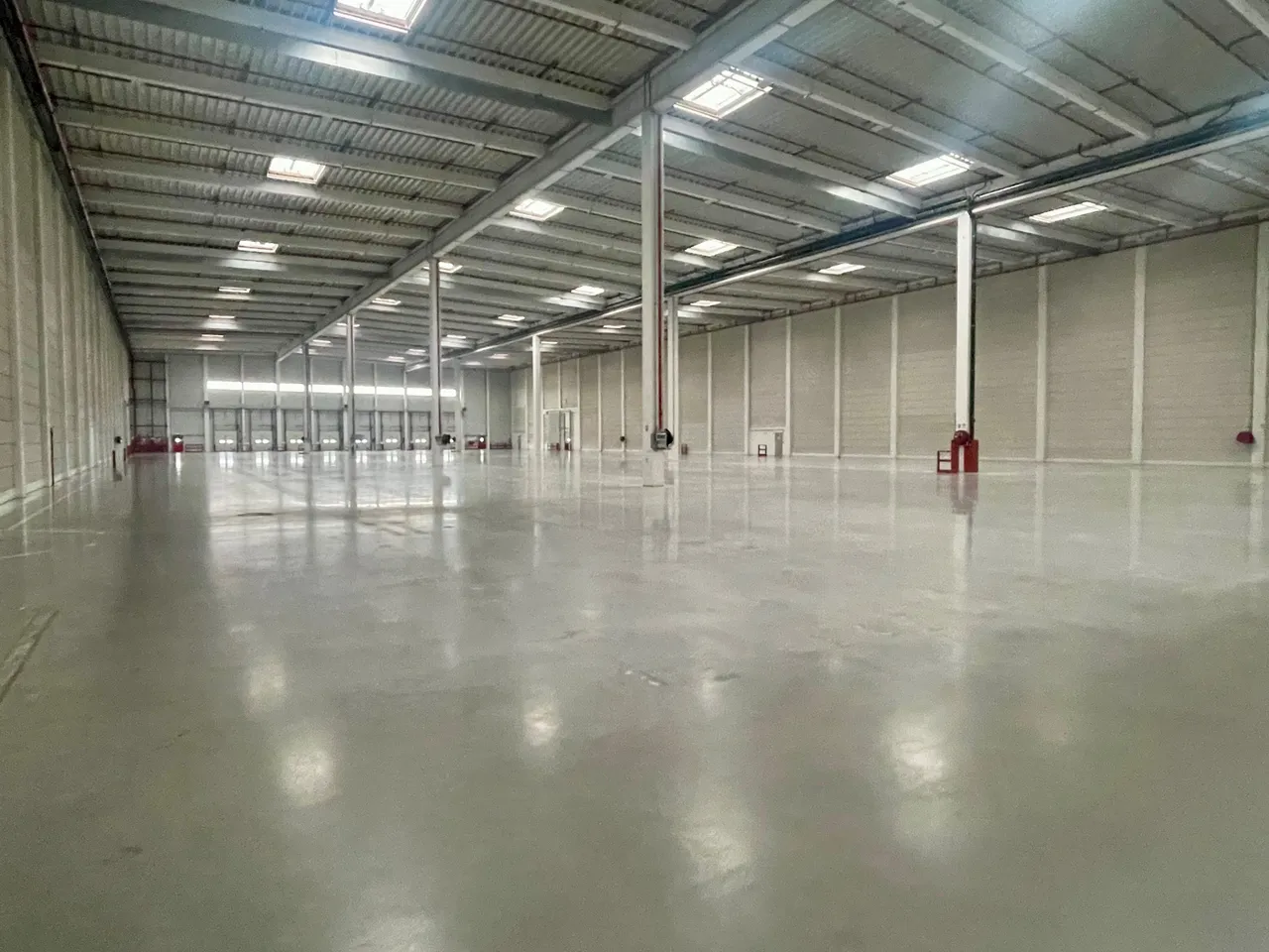 logistics - Logistics Warehouse For Rent - gallery - 2