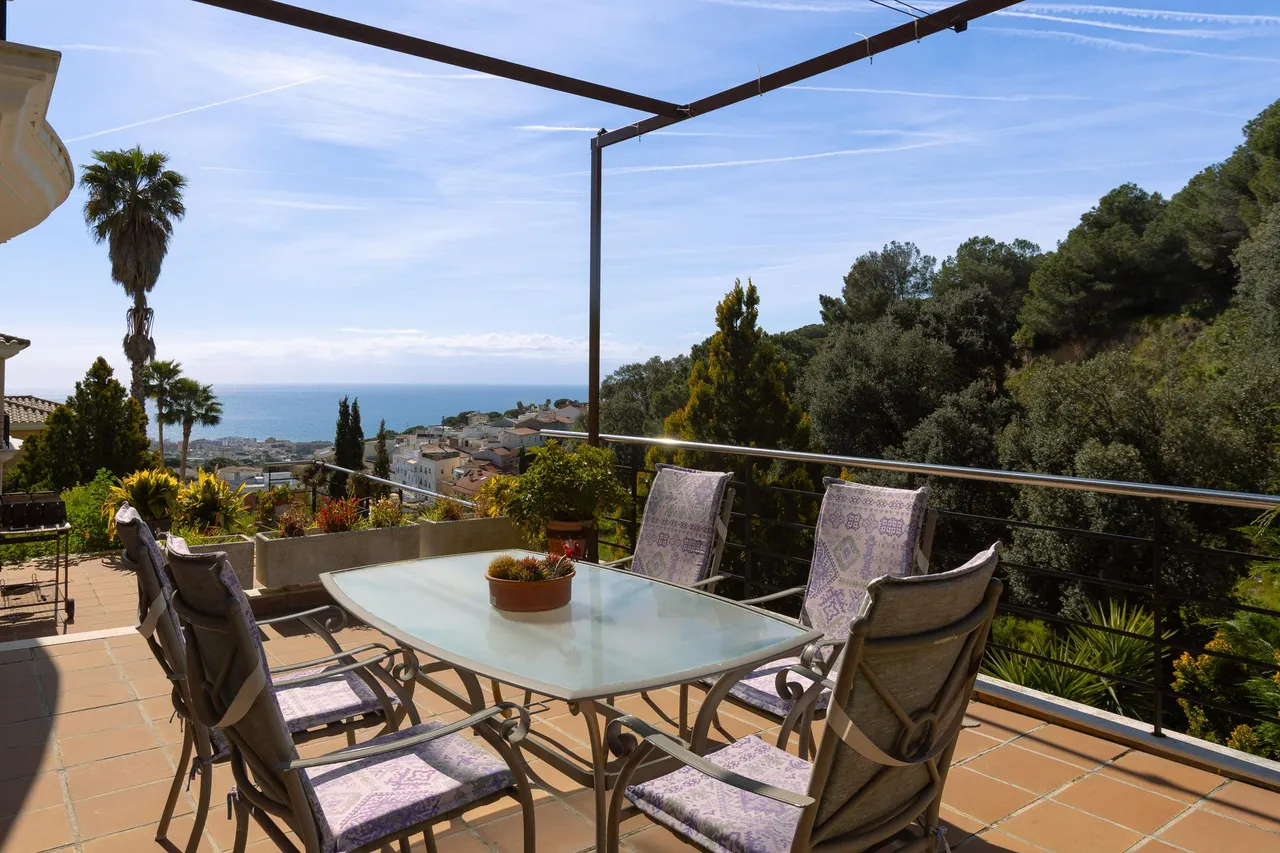 living - 290m² house / villa for sale in Premià de Dalt, Barcelona - gallery - 4