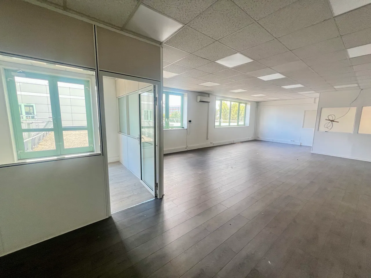 logistics - Light Industrial Premises / Offices For Rent - gallery - 2