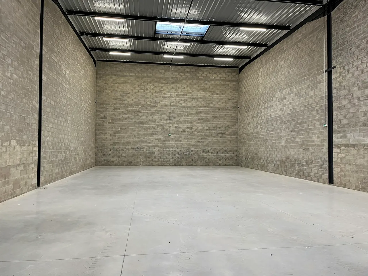 logistics - Activity Facility For Sale - gallery - 2