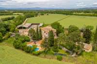 living - Casa rural de 2,460m² en venta en El Gironés, Girona - gallery thumbnail - 1