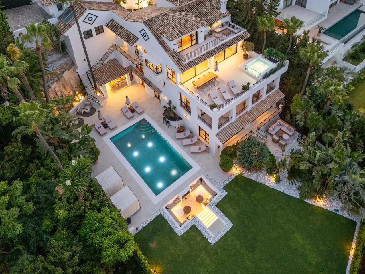 living - Casa / villa de 965m² con 177m² terraza en venta en Nueva Andalucía - gallery - 2